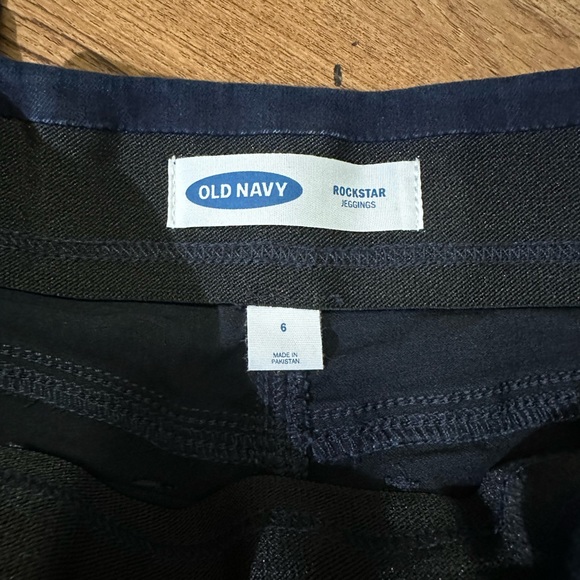 Old Navy NWT Rockstar Jeggings- Size 6 - Picture 3 of 3